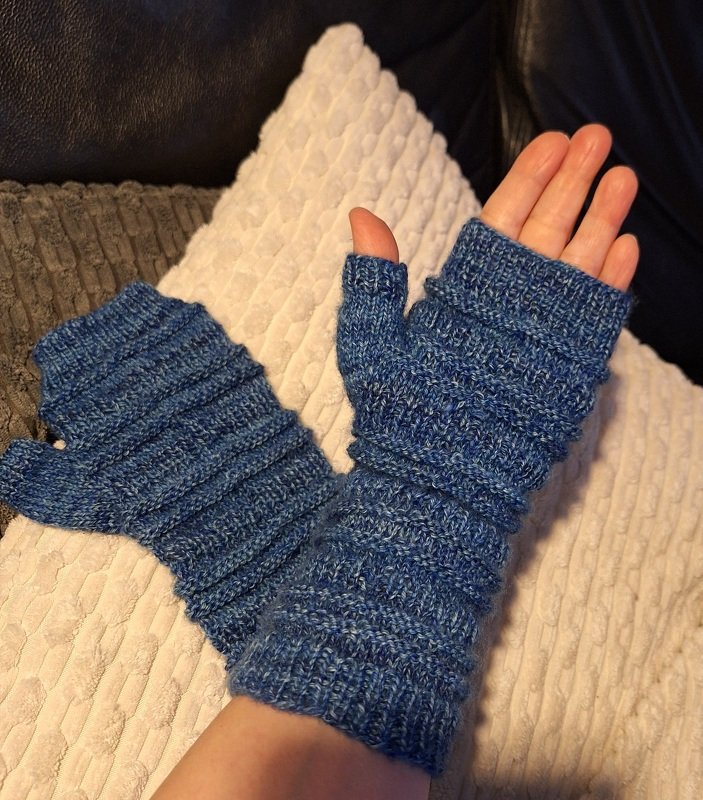 Strickanleitung für trendige Handstulpen/Pulswärmer "Pulssi"