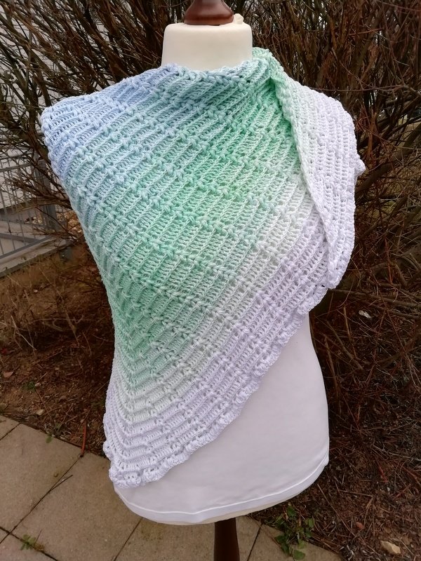 Winter Wonder Häkeltuch und asymmetrisches Tuch inkl. Bettlerhandschuhe