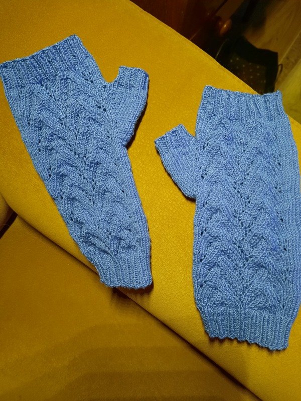 Handstulpen/Pulswärmer "Timantti" mit Rautenmuster 