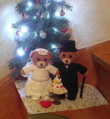 Nachdem Kim und Ben im Sommer 4 Wochen Länder bereist haben, 4500 km, haben sie festgestellt, wir gehören zusammen!
Gestern haben sie sich das Ja Wort gegeben.