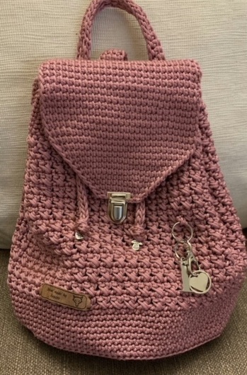 Nach dieser tollen Anleitung habe  ich bisher zwei Rücksäcke für größere Mädchen gearbeitet. Das hat super geklappt, dank der ausführlichen Beschreibung 👍. Die Rucksäcke sind sehr gut angekommen - schöne Geschenkidee!