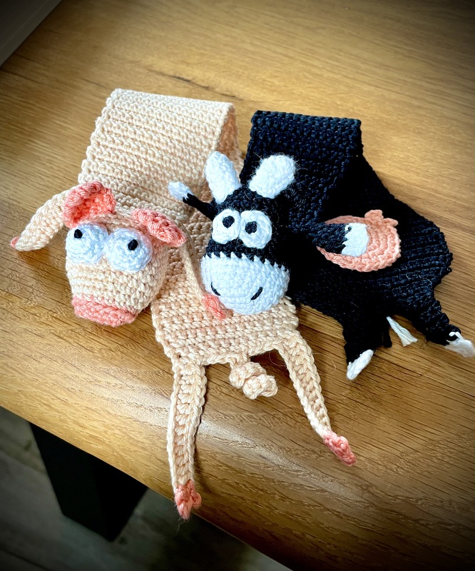 Amigurumi Crochet Pig Bookmark
