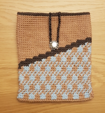 Ich habe das erste mal in Tapestry Technik gehäkelt 😊Dank des guten Einführungskurs den ich zusätzlich gekauft habe,hat es super geklappt 👍👍Sehr schönes Weihnachtsgeschenk. Vielen Dank für die gute Anleitung 👍