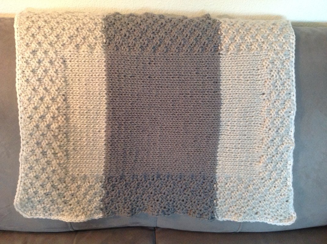 Kuschelige Babydecke selbstgestrickt