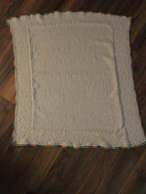 Kuschelige Babydecke selbstgestrickt