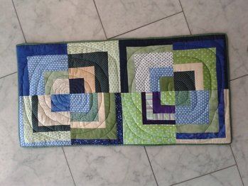 Tischläufer aus Resten entstanden