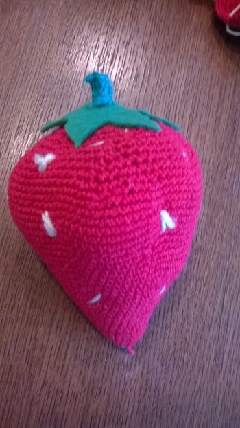 Hat lange gedauert aber fertig danach kriegt man hunger auf Erdbeeren also man sollte vielleicht ein paar in kühlschrank haben