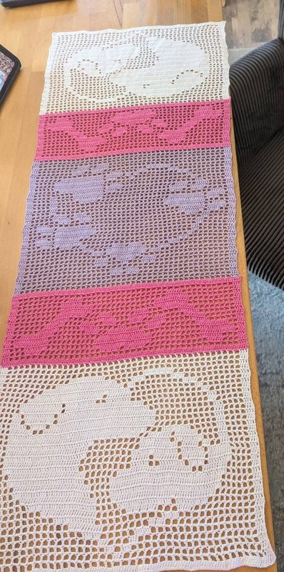 Häkeln / Tischläufer / Hund + Katze "tierisch beste Freunde"