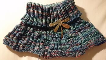 Mit 6-fach Sockenwolle gestrickt und etwas weniger Abnahmen, weil ich Rollkragen nicht so anliegend mag. :-)