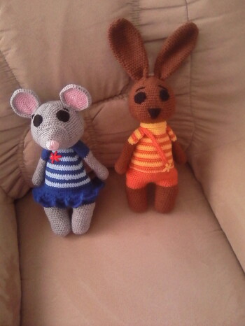 Die Kuschelband war leicht zu häkeln, weil die Figuren ja alle gleich sind, nur die Farbensind unterschiedlich