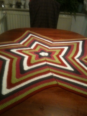 Ich habe aus der Babydecke eine Tischdecke für Weihnachten gehäkelt. Es hat alles sehr gut geklappt. Die Anleitung war auch sehr gut und verständlich beschrieben.