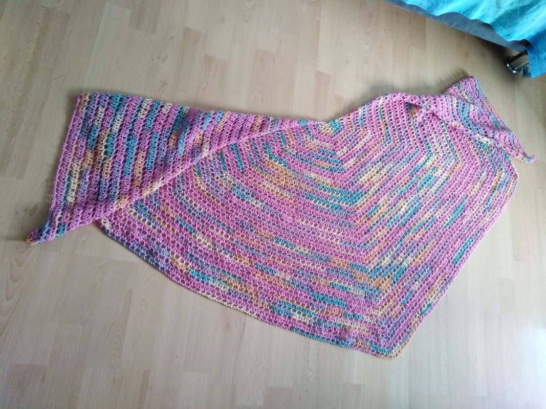 Häkelanleitung für das Tuch „Easy Wings“ - ein einfaches 5-Eck-Tuch / Flügeltuch