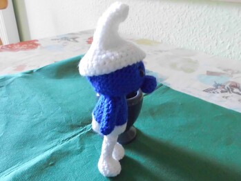 Einfach süss, der kleine. Keine Probleme gehabt da die Anleitung sehr gut verständlich geschrieben ist.