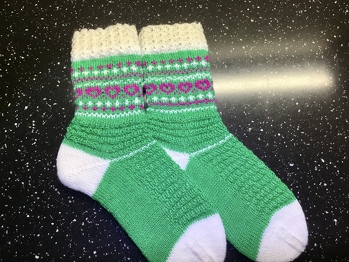 Was für eine schöne Anleitung von Corinna und dann auch noch kostenlos. Herzlichen Dank dafür.🥰🥰
Die #Socken gehen in meine Spendenkiste für die Aktion Grüne Socke 💚💚💚.
