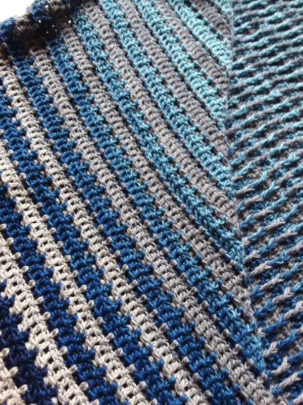 zweifarbiges Tuch Finja häkeln Häkeltuch Schultertuch Dreieckstuch