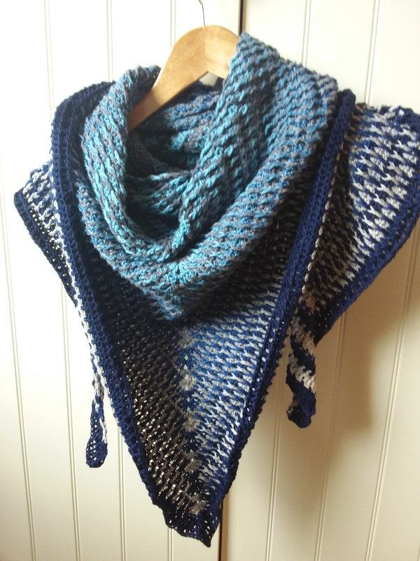zweifarbiges Tuch Finja häkeln Häkeltuch Schultertuch Dreieckstuch