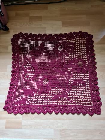 Ich hab sie schon mehrfach gearbeitet. In verschiedenen Farben und eines hab ich unter Glas als Bild an der Wand