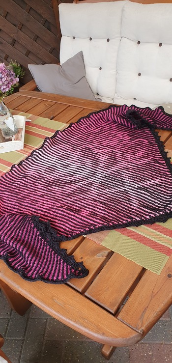 Wurde ein Geburtagsgeschenk und ist super angekommen! Die Anleitung von Ula ist super verständlich geschrieben und total einfach nachzustricken. Vielen Dank dafür!