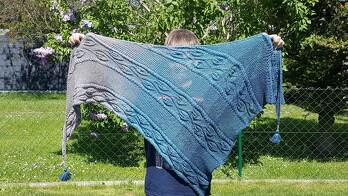 Tolles Tuch, nach einer Weile, kann man es sogar auswendig stricken