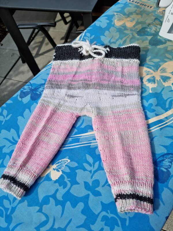Baby Jogginghose in 2 Größen Strickanleitung