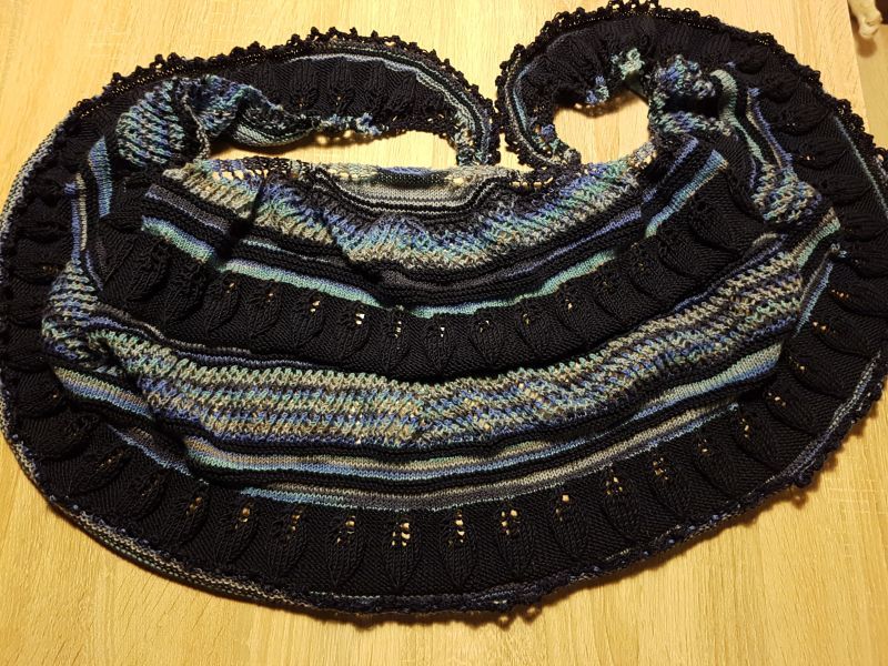 Rund um den Hals - Stricke das wunderschöne Tuch Lórien