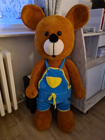 Gehäkelt mit Himalaya Dolphin und einer Größe von knapp 110 cm . Super Anleitung,  viele Bilder . Auch für Anfänger geeignet