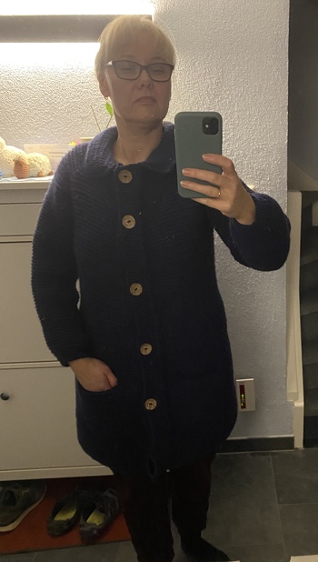 Hat Spaß gemacht. Allerdings haben 40 Knäule á 50g gerade so gereicht, ohne Kapuze. Garn war etwas dünner.