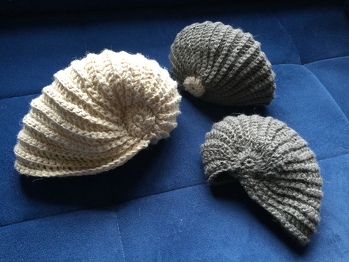 Jetzt sind es schon drei Muscheln.Jede wird etwas anders.