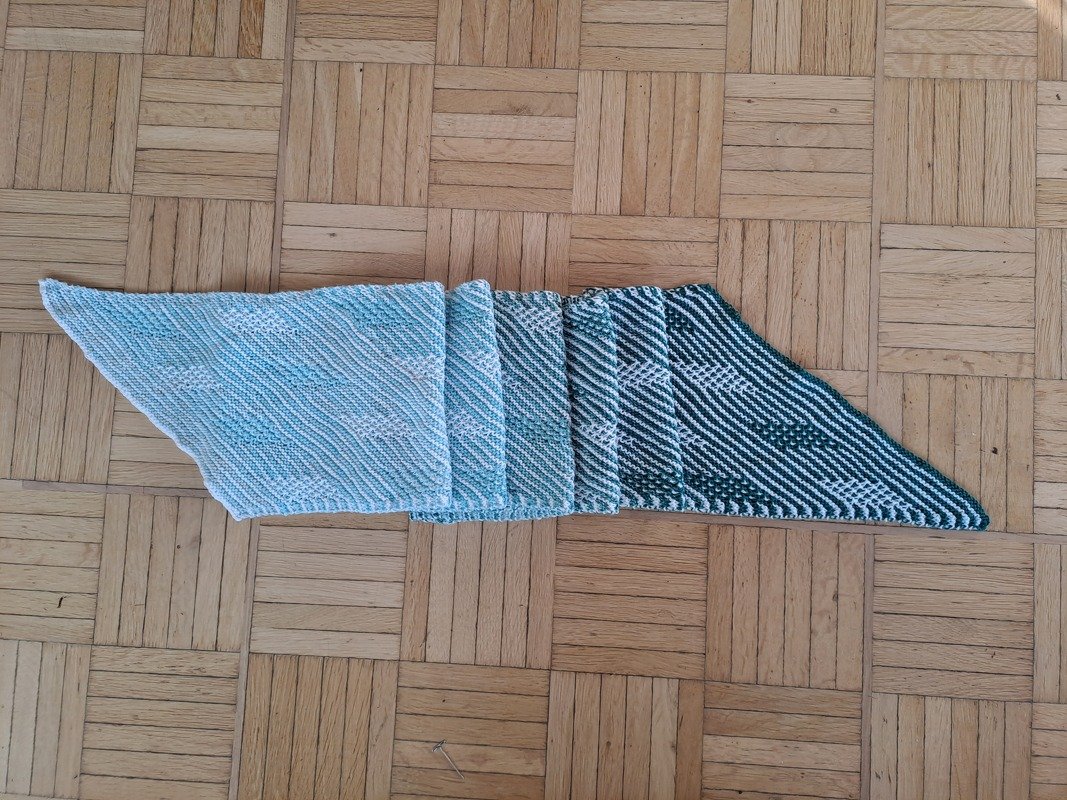 &quot;Abgehoben 1.0&quot; - Schal / Tuch gestrickt mit Hebemaschenmuster