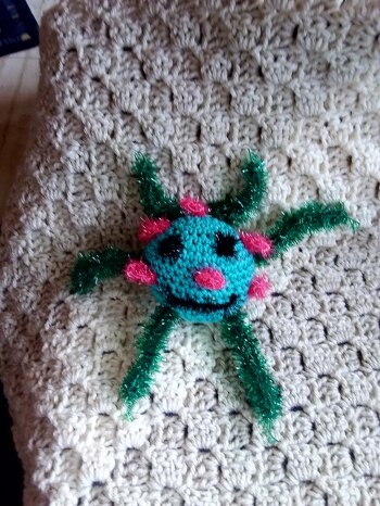 Ja habe ebenfalls ein Corinnavirus gehäkelt
garantiert nicht ansteckend