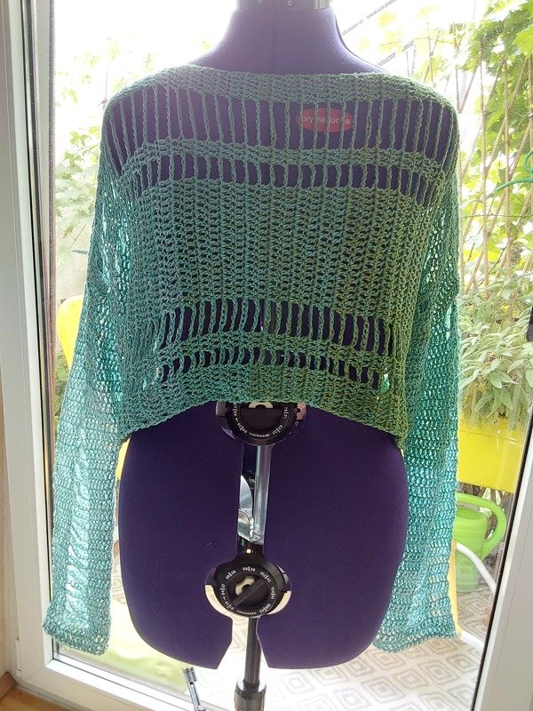 Gehäkeltes Crop-Shirt "Blue Sky" (alle Größen)