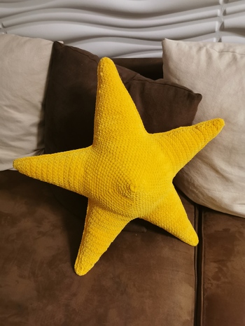 Habe den Stern vergrößert und meinen Jungs ein riesen Kuschelkissen gehäkelt. 🤩