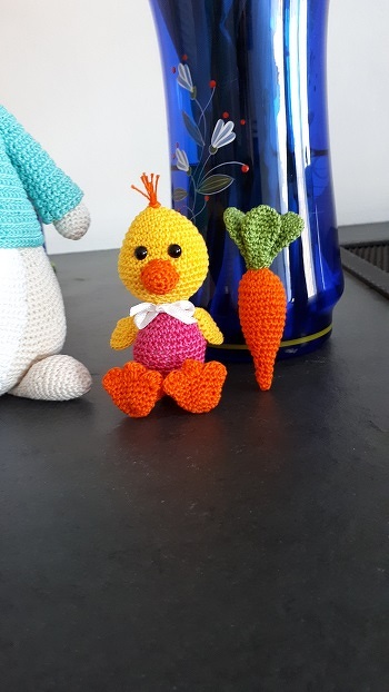 die Anleitung ist so toll, und häkelt sich schnell mal für zwischendurch, als Taschenbaumler oder Deko für mein Küken.
Hasi hat sie gleich gemopst.
Vielen lieben Dank für dieses Mörchen.