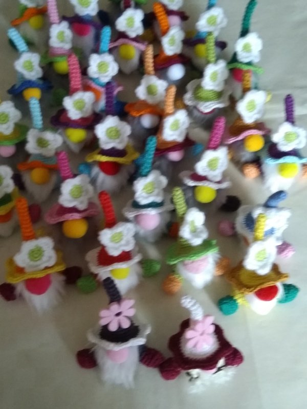 kleine Wichtel zum Hängen oder Stellen Wichtel Frühling Restwolle Ostern