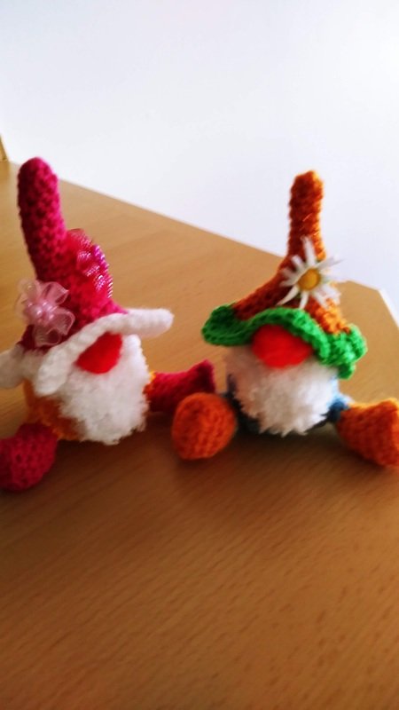 kleine Wichtel zum Hängen oder Stellen Wichtel Frühling Restwolle Ostern