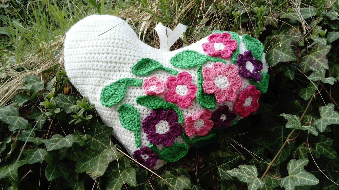 Herzliche Blümchen - Häkelanleitung von Diana´s kleiner Häkelshop