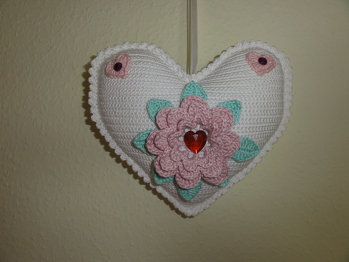 Tolle Anleitung ...sehr leicht nachzuarbeiten...ich habe meines ein bissel verändert ;-) die Blume gibt es bei You Tube