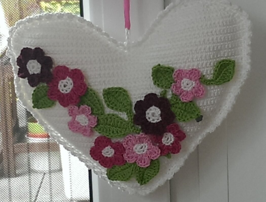 Herzliche Blümchen - Häkelanleitung von Diana´s kleiner Häkelshop