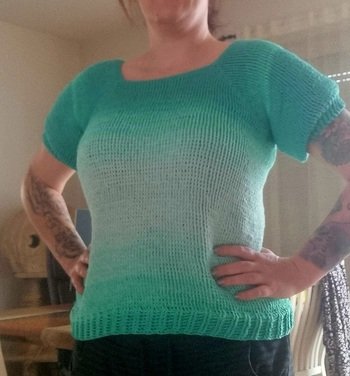 So, jetzt auch mal was fertig
Wolle Bobbel von Hobbii Cotton Kings Sultan
Fühl mich nicht ganz so wohl,  weil es ziemlich aufträgt,  aber ich wollte mal was, was nur bis zum Bund geht und nicht länger