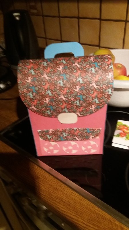 Geschenktasche – Bunter Schulranzen – Bastelvorlagen mit Anleitung