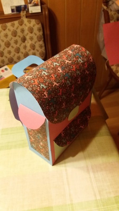 Geschenktasche – Bunter Schulranzen – Bastelvorlagen mit Anleitung