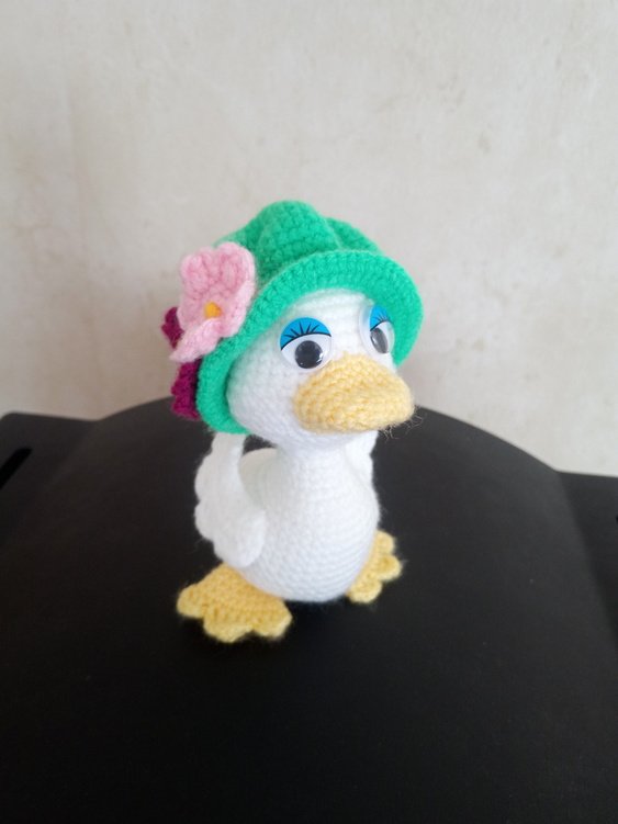 Duck amigurumi. Crochet Pattern