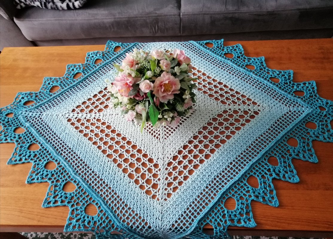 Häkelanleitung Mitteldecke "Frühlingsbote"