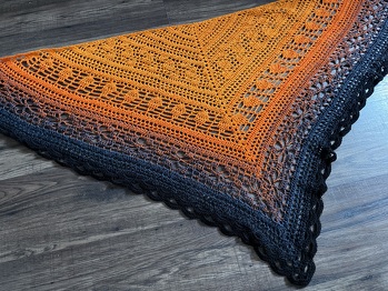 Die Anleitung ist leicht verständlich und es hat viel Spaß gemacht dieses Tuch zu arbeiten!