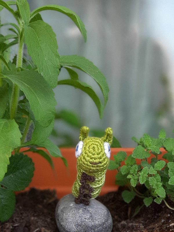 Apfelraupe Gerda mit Sonnenblume - Häkelanleitung
