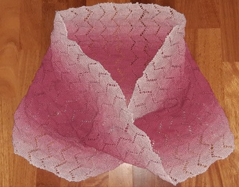 Anleitung war gut nachvollziehbar.
Muster war einfach zu stricken, aber man musste beim Musterwechsel immer schön aufpassen.