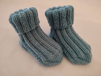 Bin ganz happy, meine allerersten selbstgestrickten Socken... 🤗
