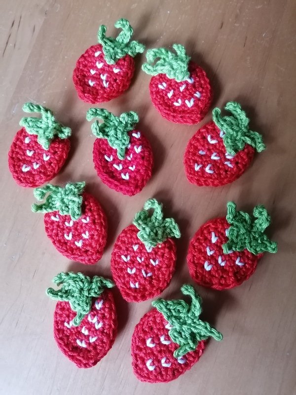 - STRAWBERRY - Freebie, kostenlose Anleitung, Erdbeere häkeln, Applikation