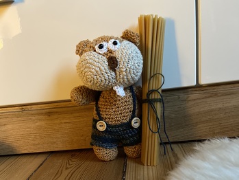 Jetzt wird gehamstert!! Richtig gute Anleitung sehr sehr gut beschrieben! Ich hab ihm noch eine Latzhose gehäkelt!!