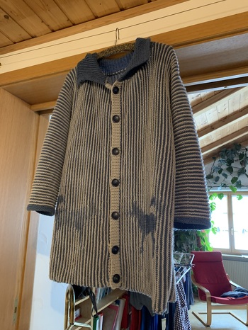 Als Herrenjacke mit Kragen und Blende